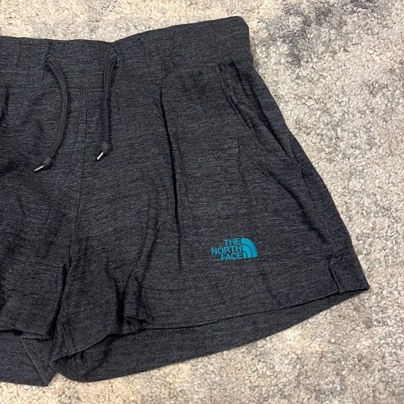 The North Face women’s shorts, size M, color gray, new condition - Picture 3 of 5
